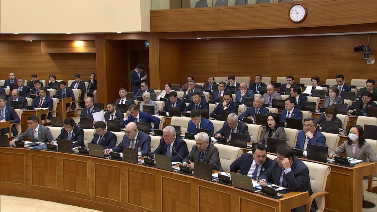Пересмотреть подходы в управлении казахстанской экономикой предлагает депутат мажилиса