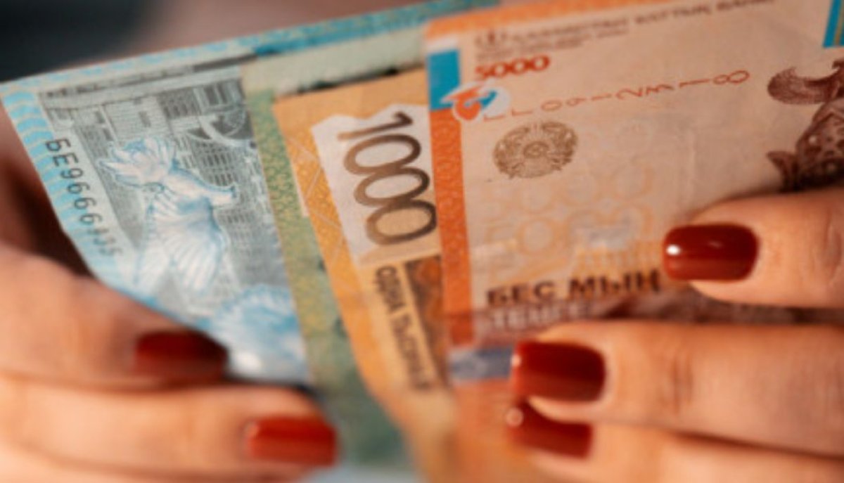 Шымкентте "өлі адамдарға" жалақы аударған директор орынбасары мен бухгалтер сотталды