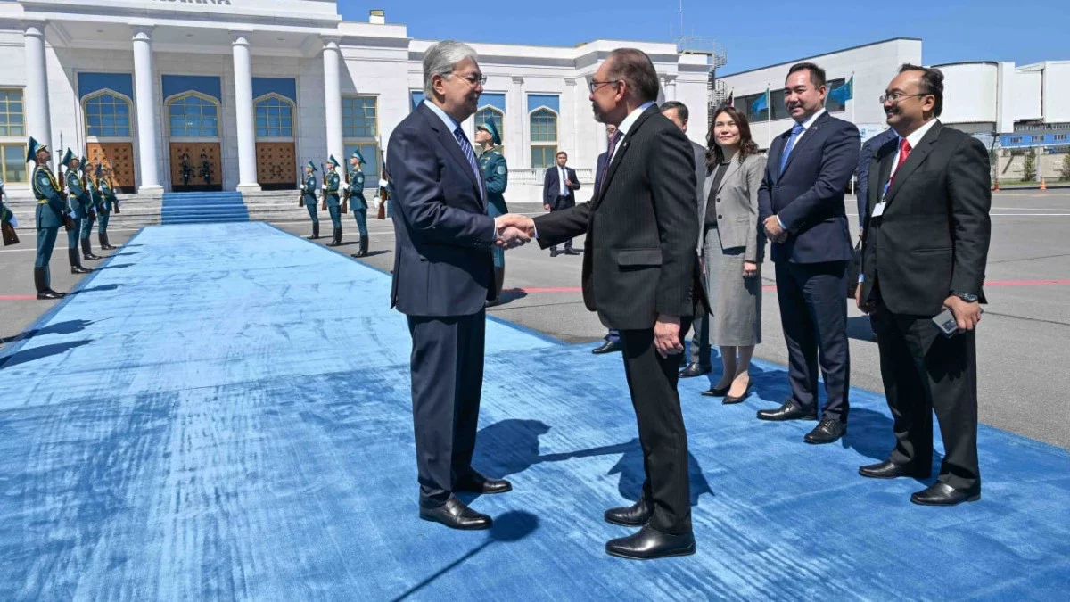 Президент Малайзия Премьер-министрін шығарып салды