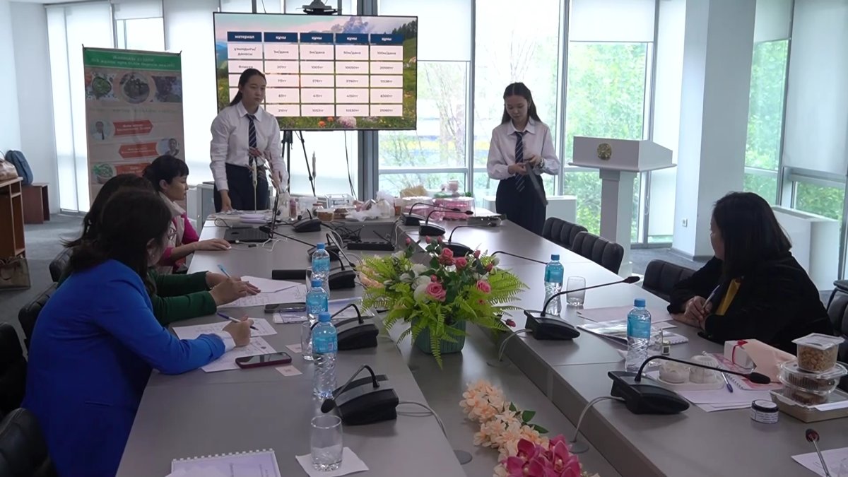 Оралдық оқушылар бизнес әліппесін меңгеріп жатыр