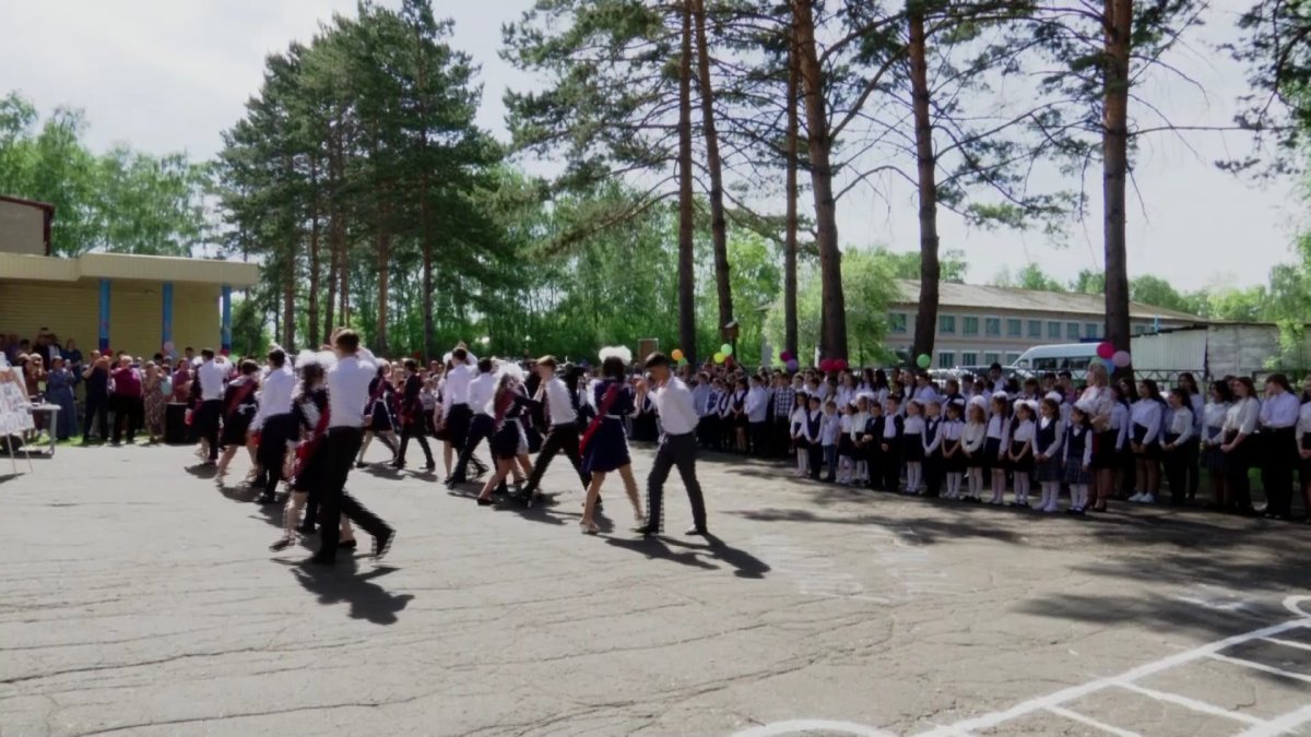 Лимузин, мейрамхана, таң атқанша тойлау: ІІМ мектеп түлектеріне үндеу жасады