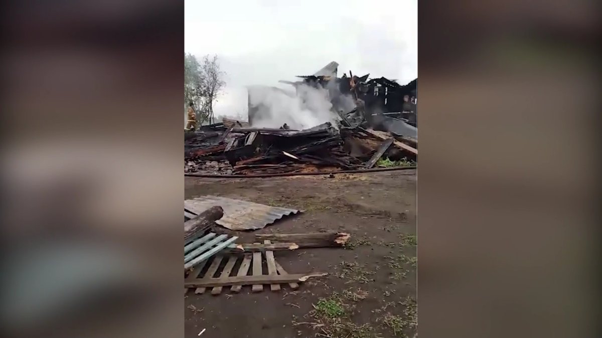 Многодетная семья осталась без крыши над головой после пожара в СКО -  Телеканал «Астана»