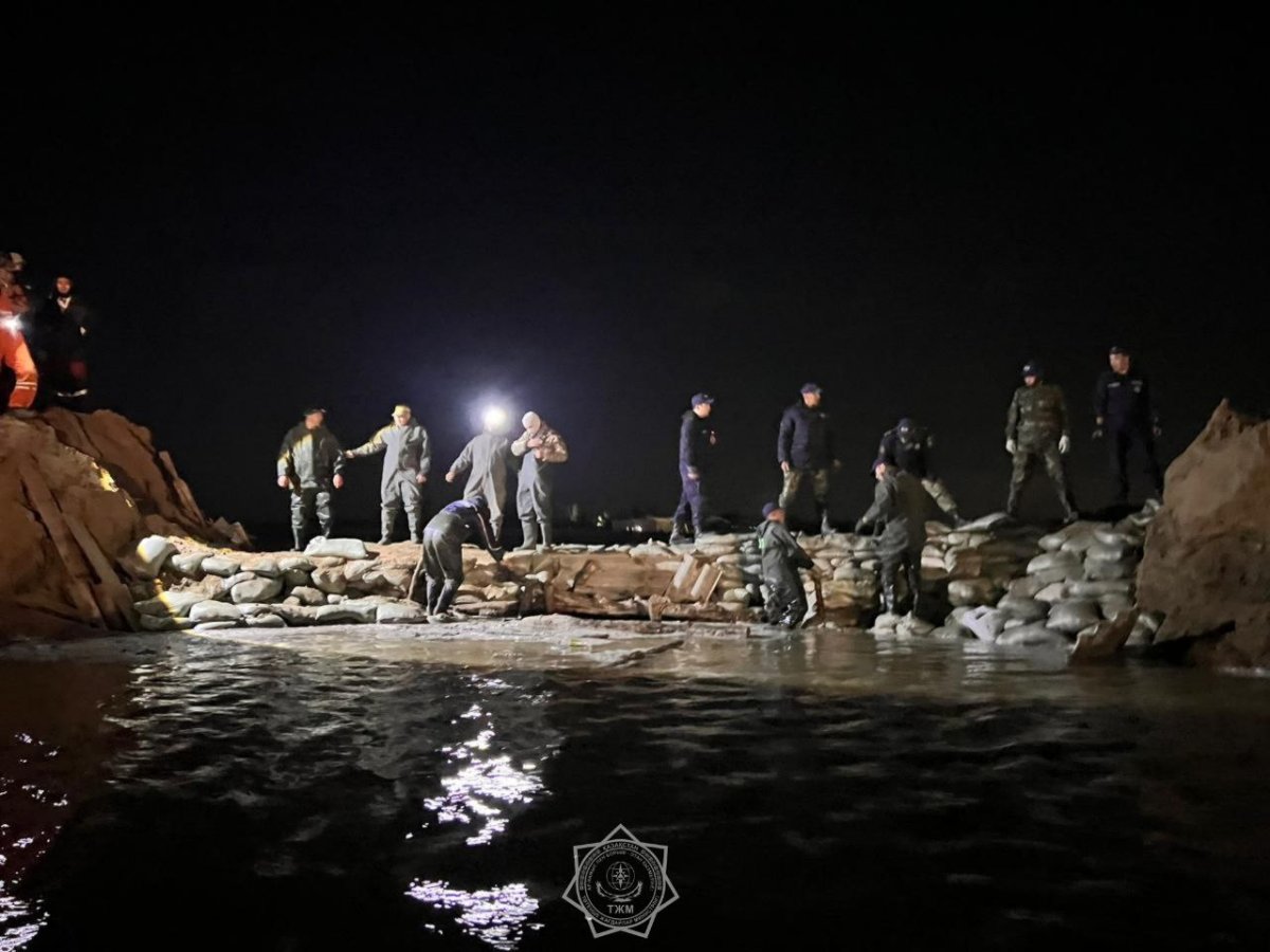 Жителей села в Атырауской области эвакуировали из-за возможного подтопления