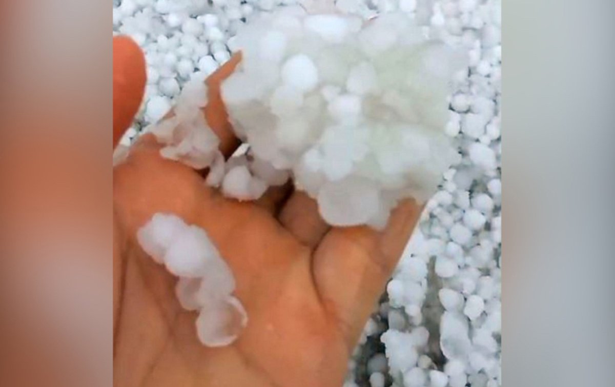 «Зимой запахло»: град размером с крупную фасоль выпал в Актюбинской области