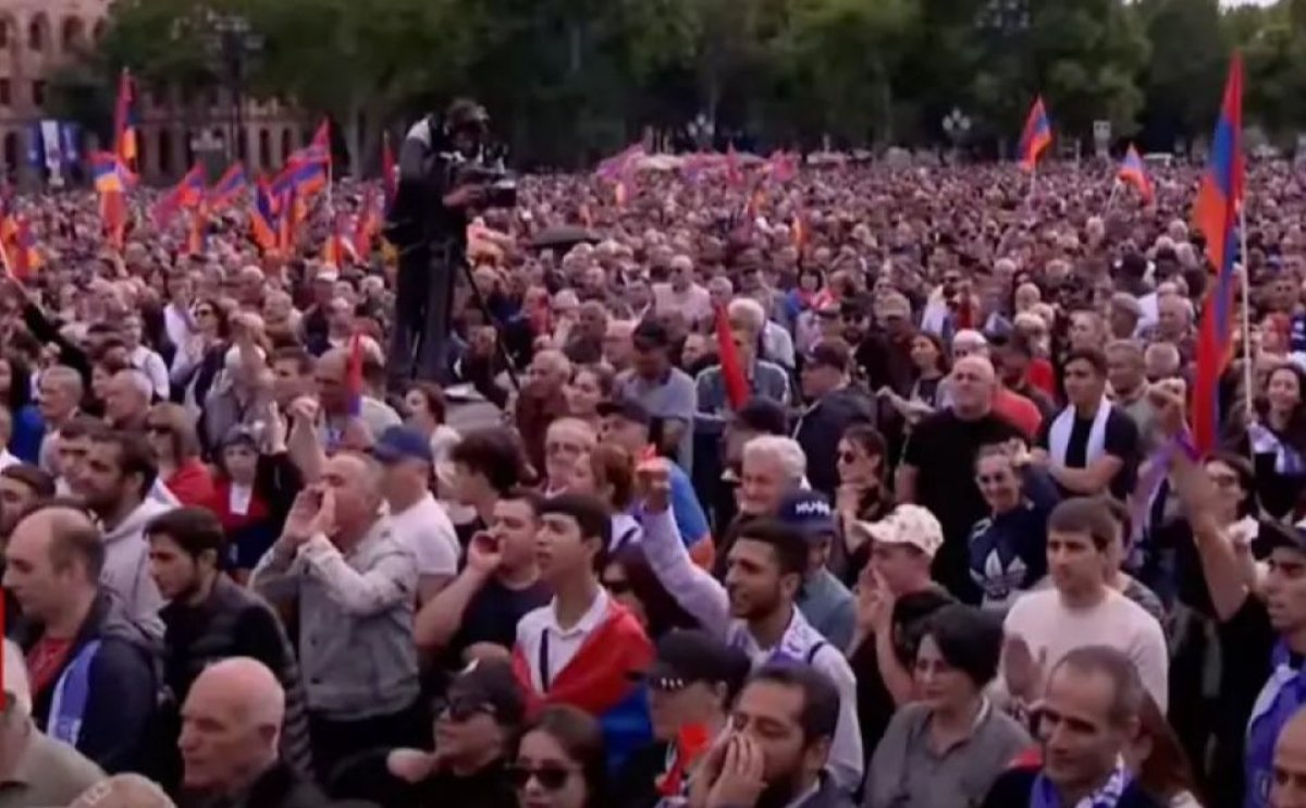 Ереванда мыңдаған адам митингке шықты