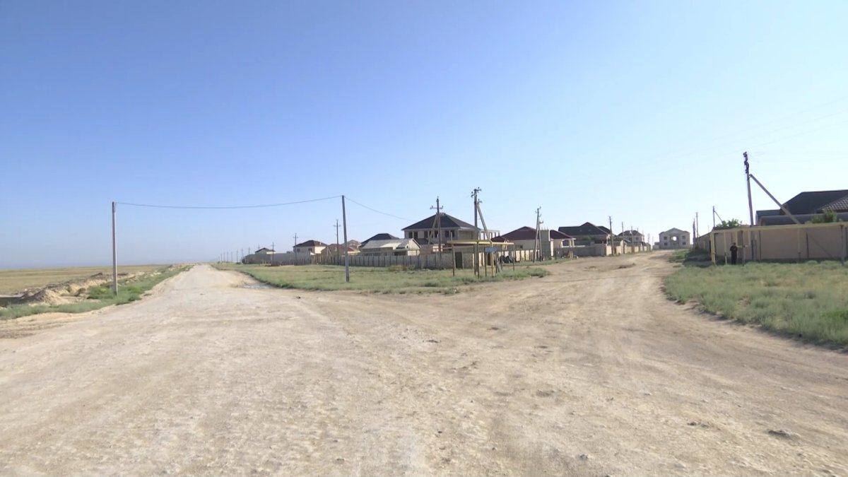 На отсутствие дорог и водоснабжения жалуются жители села Акшукур в Мангистауской области