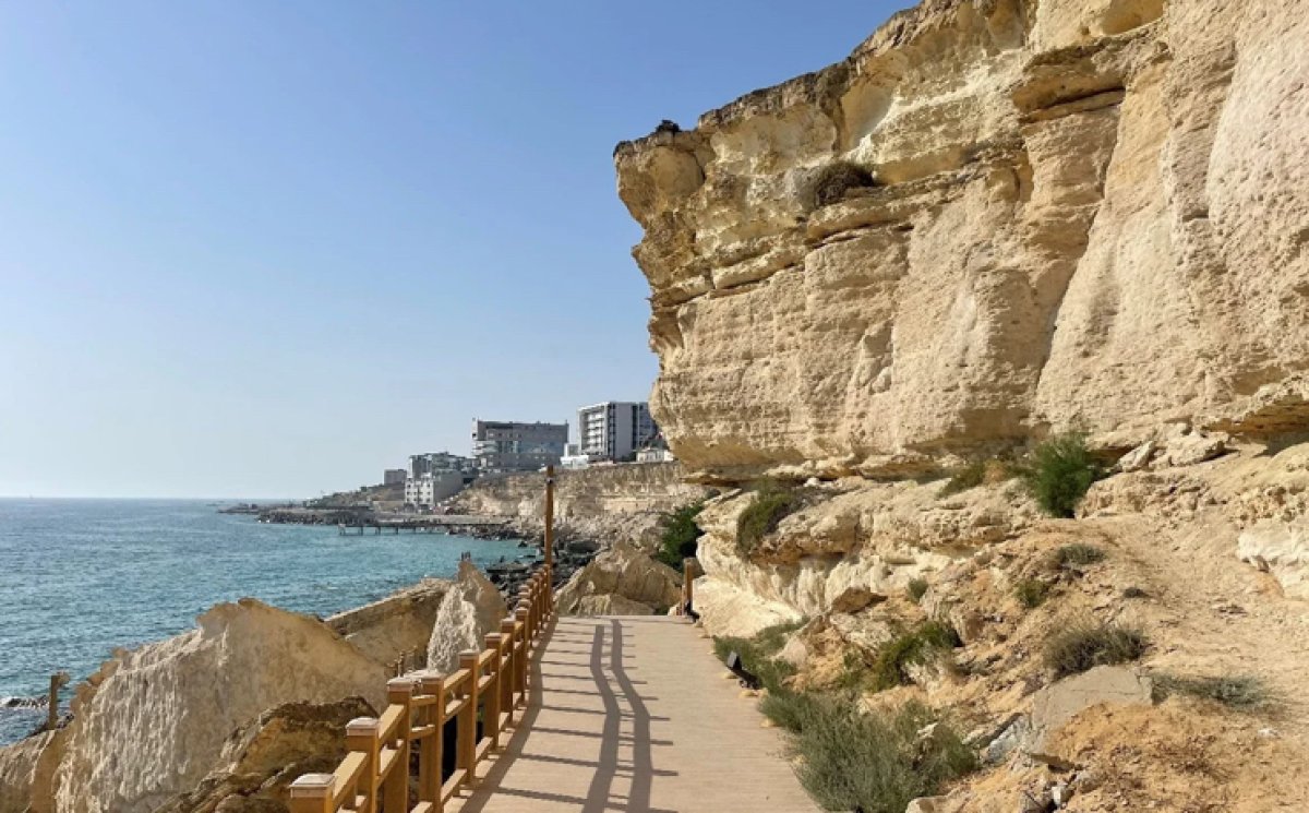 Ребенок сорвался со скалы в Актау