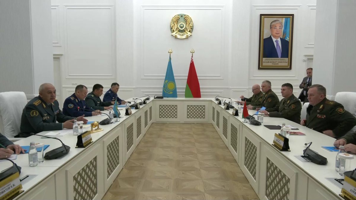 Қазақстан мен Беларусь қорғаныс министрлері әскери ынтымақтастықтың перспективаларын талқылады