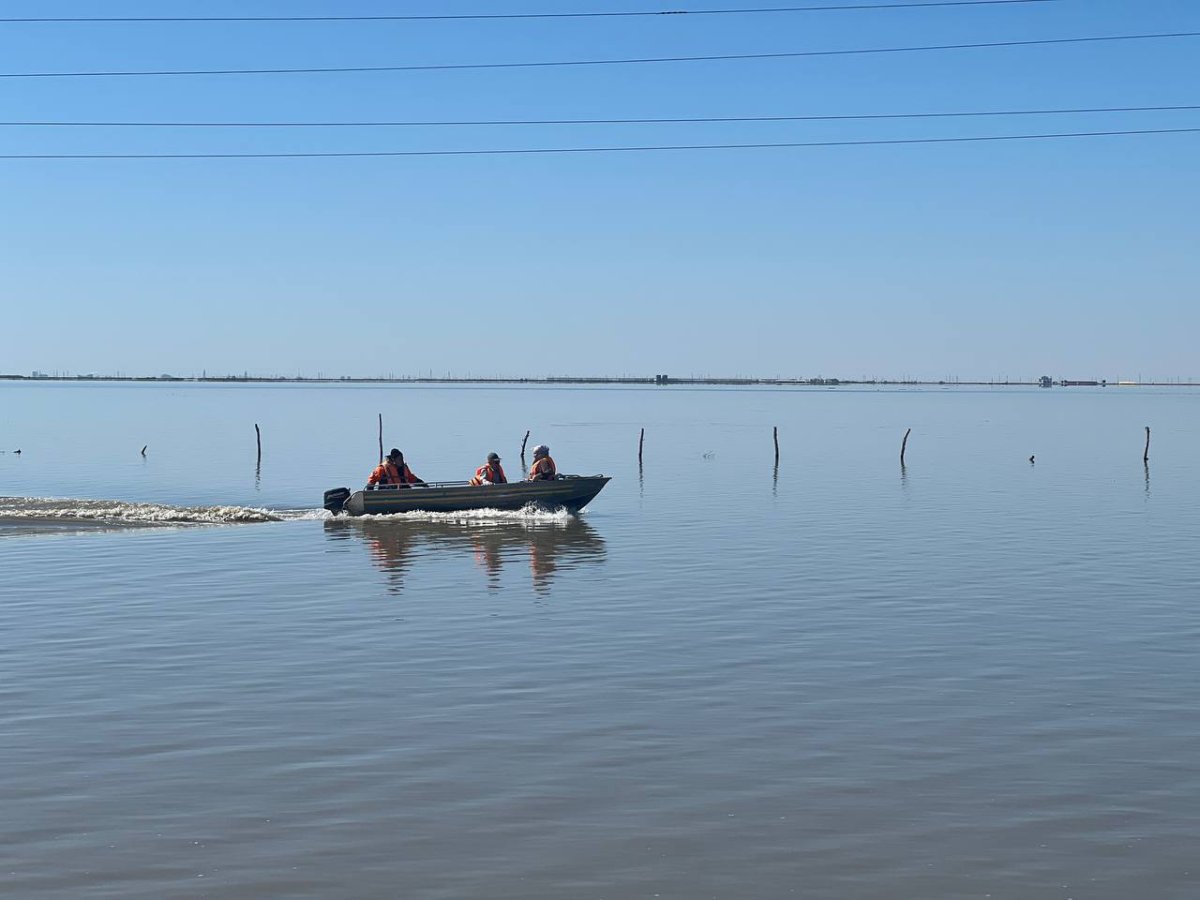 В Махамбетском районе уровень воды в реке Жайык снижается