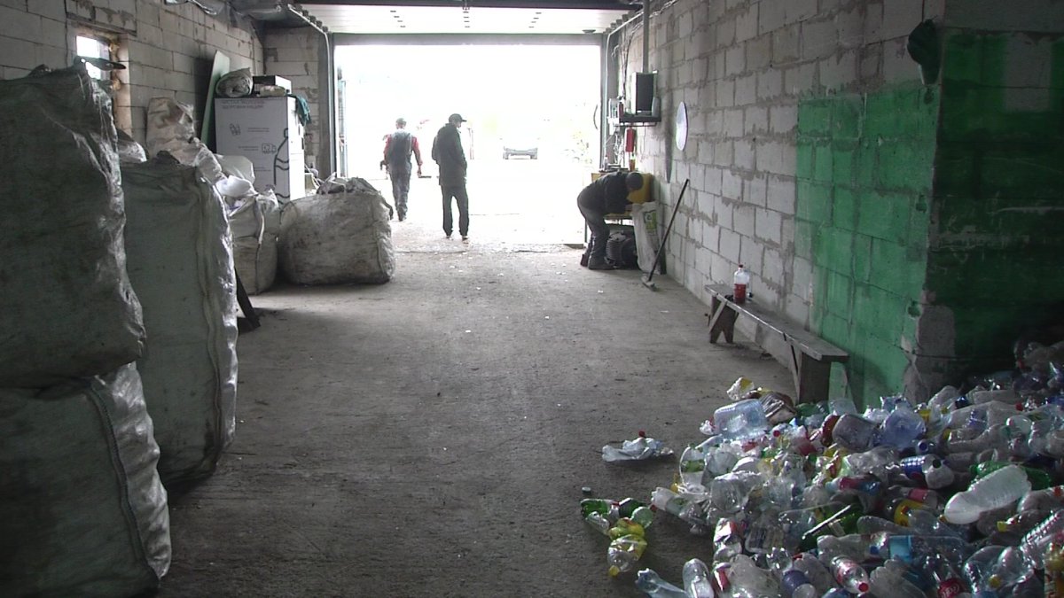 "900-ге жуық қоқыс шығаратын жүк көлігі ескірген" - министрлік