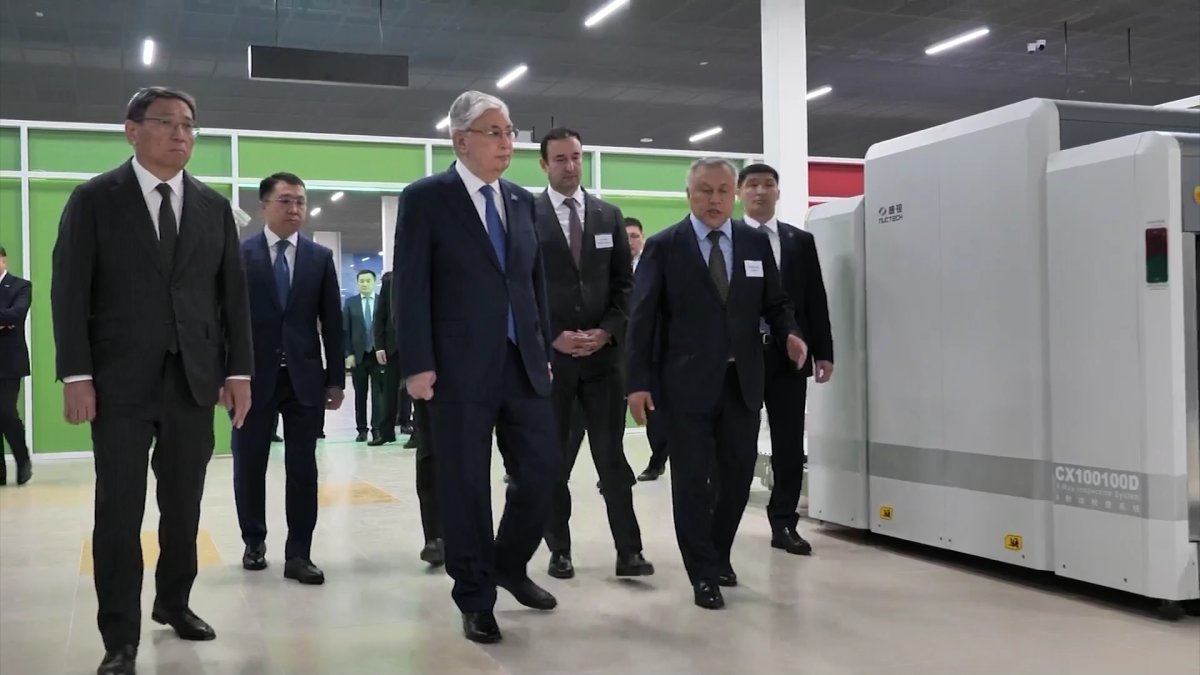 Токаев осмотрел новый международный терминал аэропорта Алматы