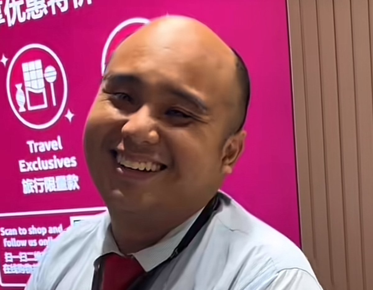 Малаец восхитил Казнет пением гимна Казахстана в аэропорту