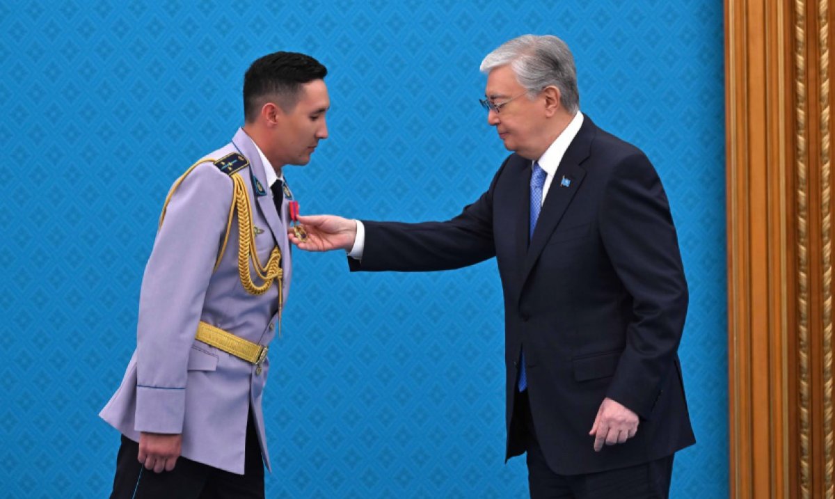 Президент наградил ряд военнослужащих сотрудников правоохранительных органов орденами и медалями