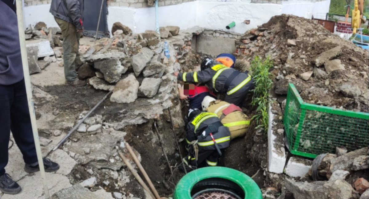 Сотрудника КСК зажало между плитами в ВКО