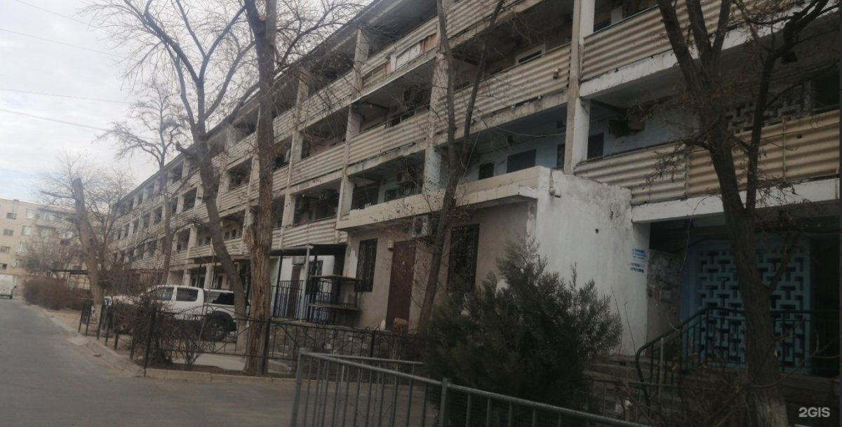 Житель Актау выпал с четвертого этажа и выжил