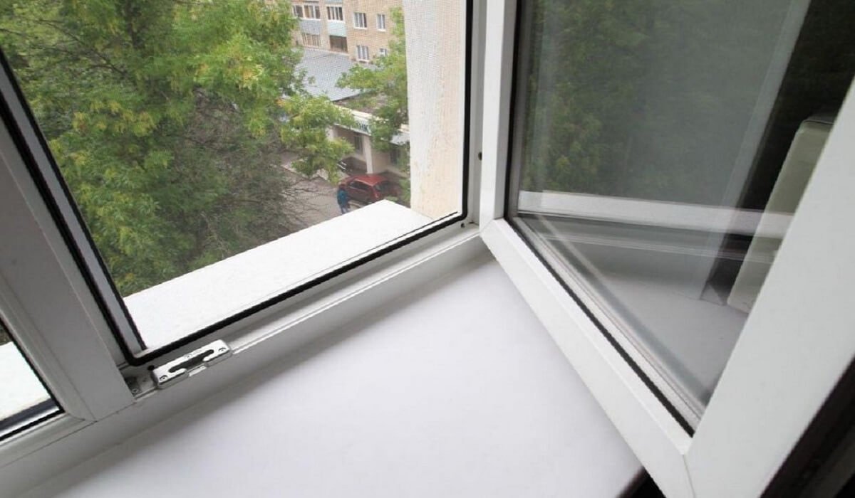 Ақтау тұрғыны төртінші қабаттан құлап кеткен
