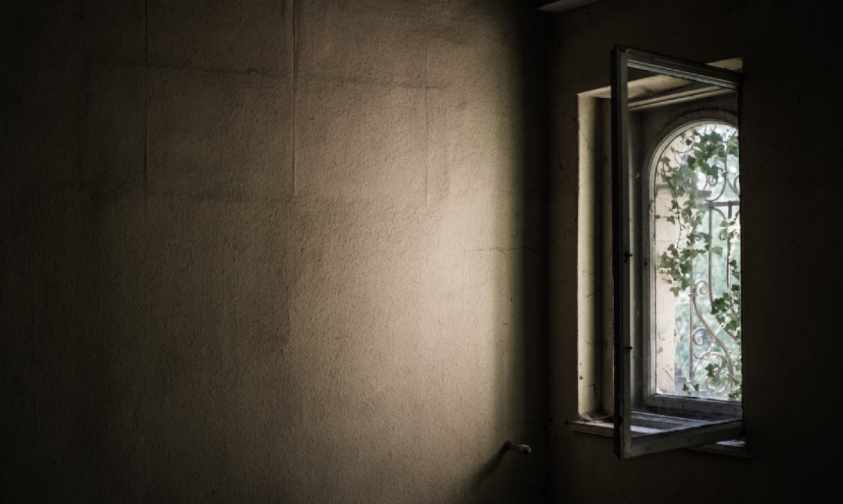 Двое детей выпали из окон в Актобе