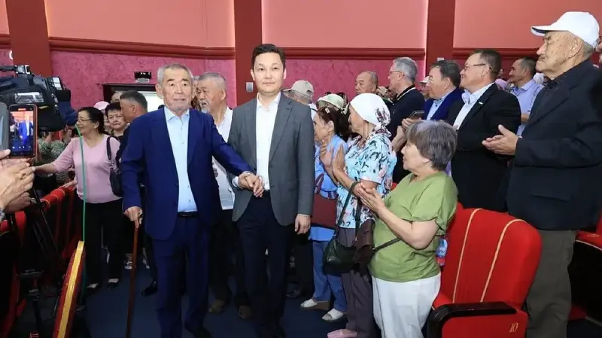 Соңғы кездері көрінбей кеткен айтыс абызы Жүрсін Ерман көп алдына шықты