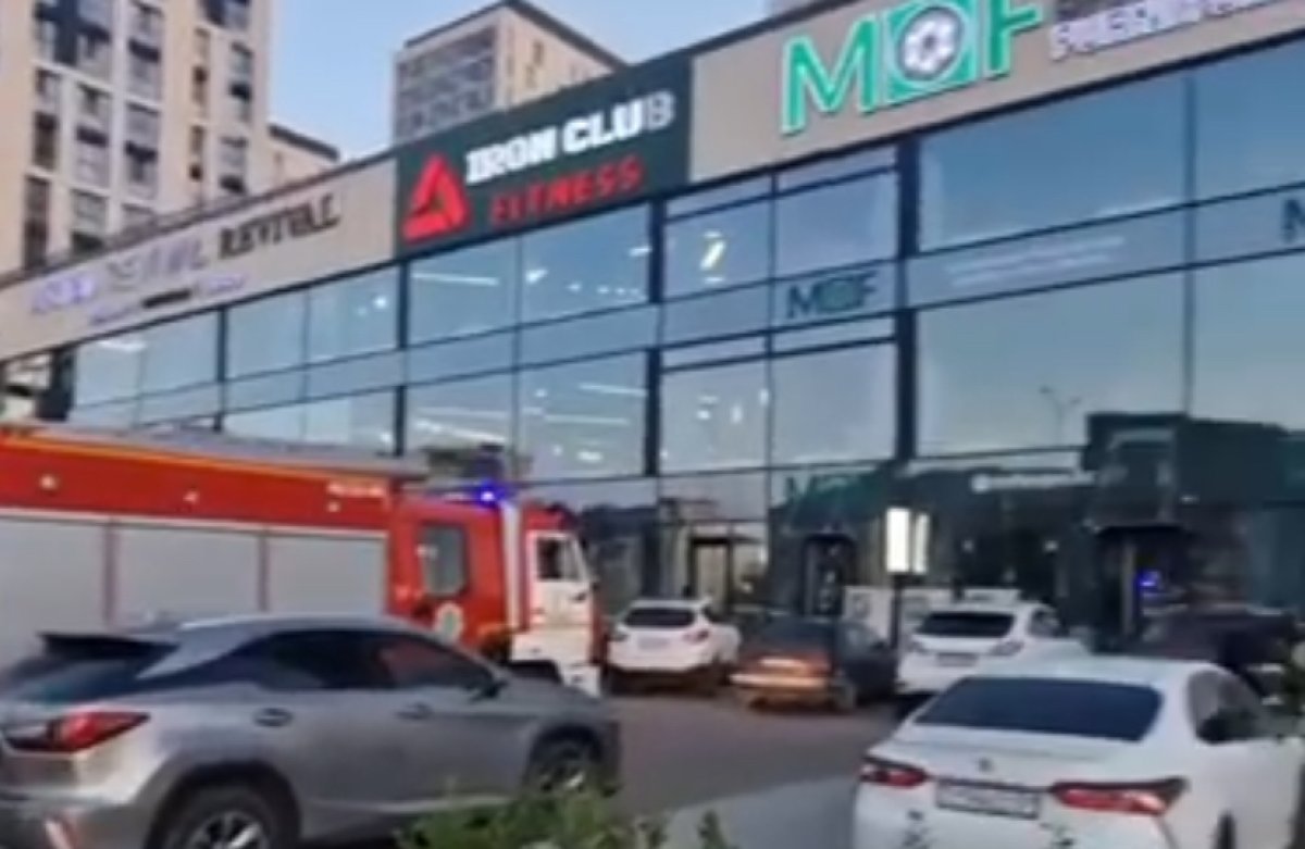 Пожар в Астане: в квартире многоэтажки замкнула микроволновка