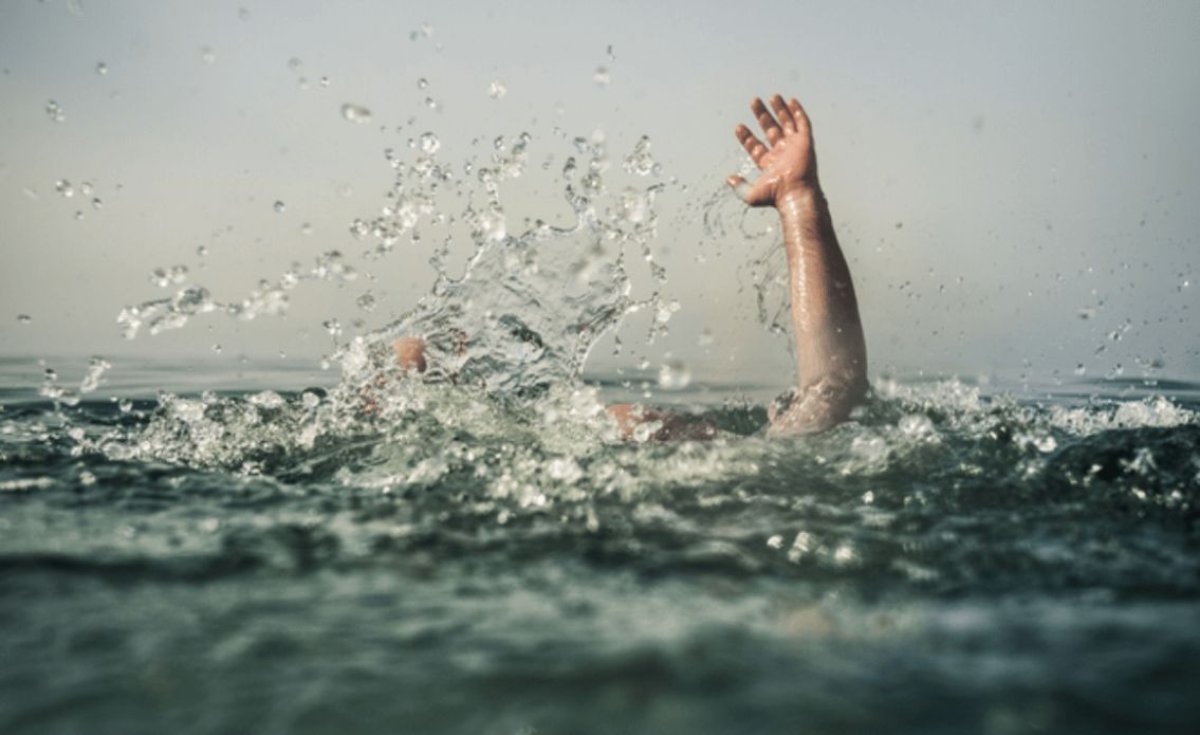 Астанада Есіл өзеніне құлап кеткен 19 жастағы жігіт құтқарылды