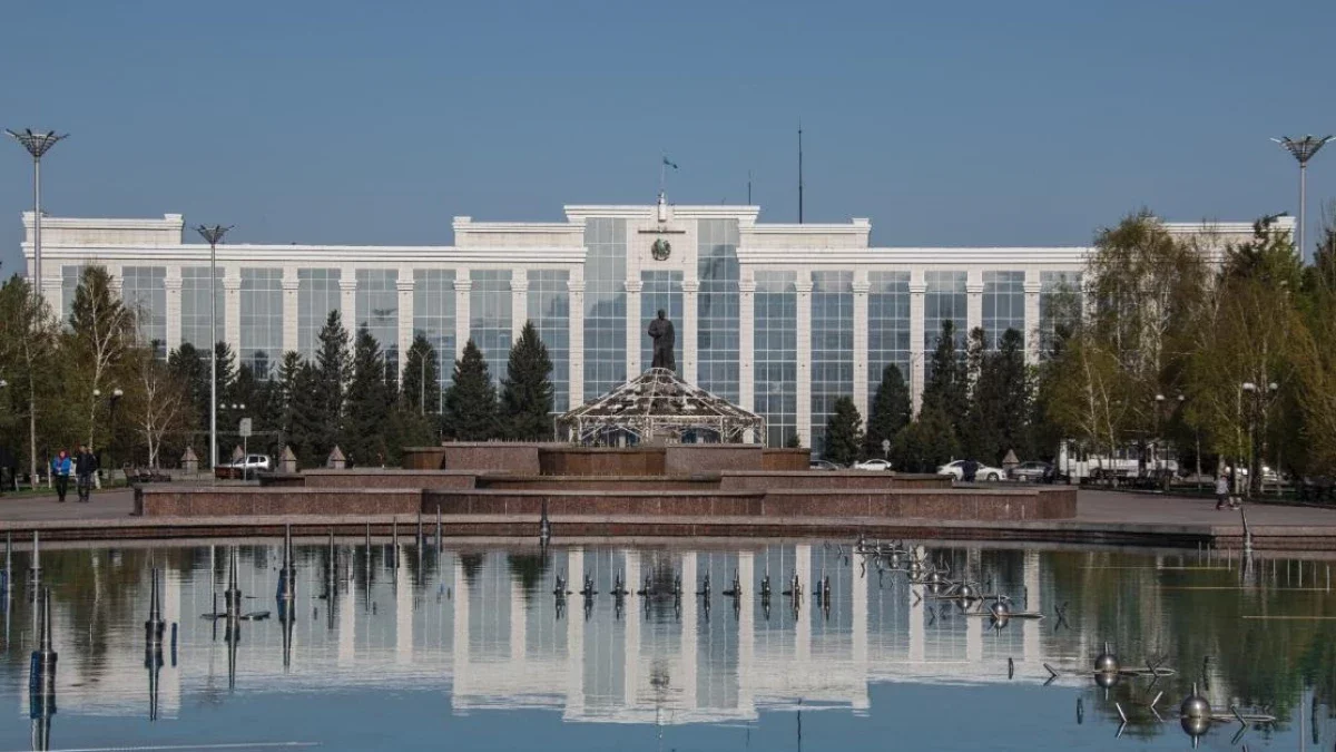 "300-ден аса тұрғын таза су күтіп отыр". ШҚО әкімі қызметкерлеріне сөгіс берді