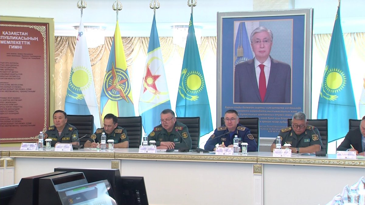 В Национальном институте обороны обсудили вопросы развития вооружения и военной техники