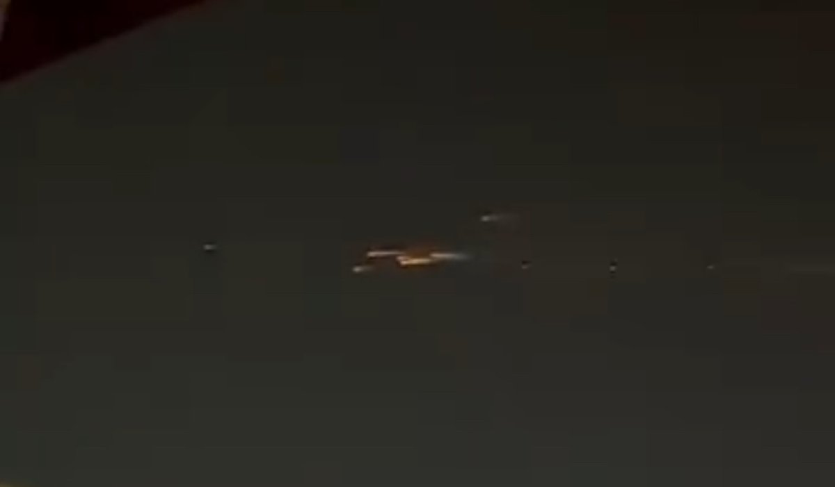 Метеорит или НЛО? Казнет обсуждает неопознанный объект в ночном небе Алматы