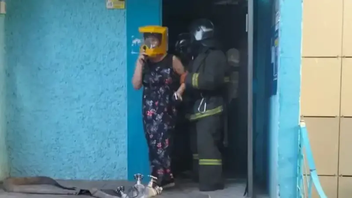 Қостанайлық өрт сөндірушілер үш адамды өрттен құтқарды