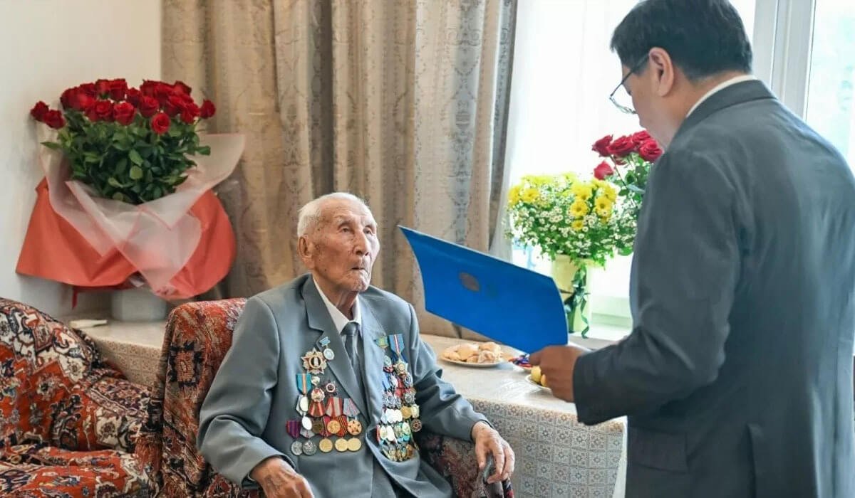 Жүз жасқа толған дәрігер Мемлекет басшысының Жарлығымен марапатталды