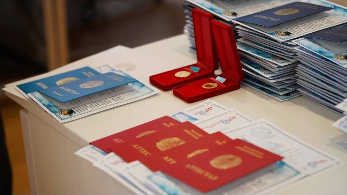 Орта білім туралы аттестаттарды цифрландыру 2027 жылға дейін аяқталады