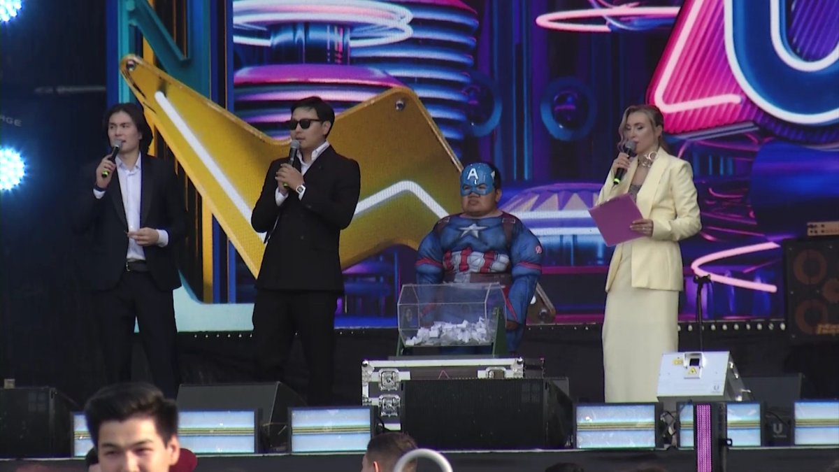 Выпускники вузов вышли на одну сцену со звездами казахстанской эстрады в Алматы