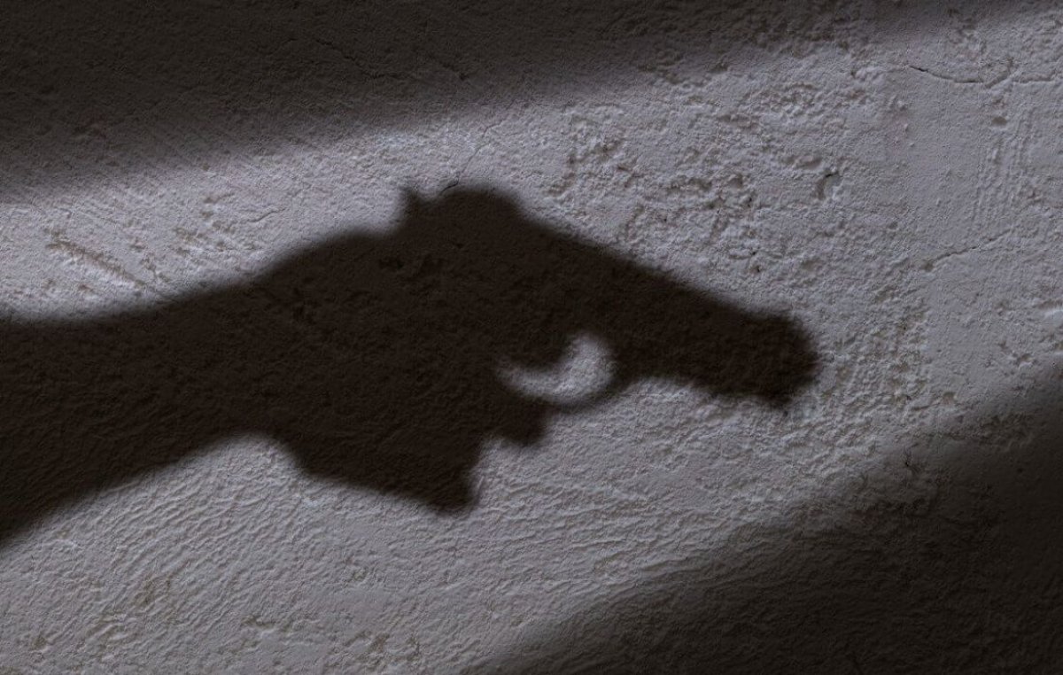 34 жастағы ер адам жүкті әйелін басынан атып, артынша тағы төрт адамды жаралады