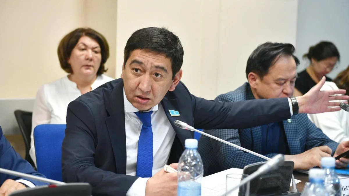 Мектептегі жөндеу жұмысына мұғалімдер мен ата-аналардан ақша жиналған - Ринат Зайытов