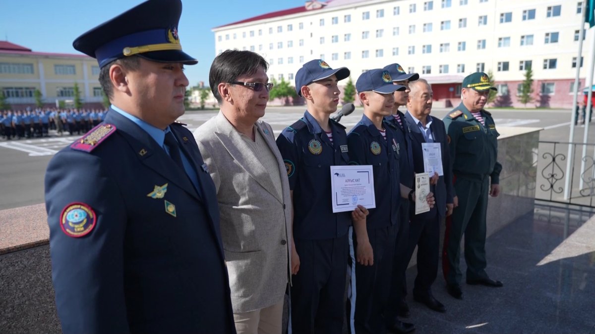 Гвардейцев, спасших подростка в Есиле, наградили в Нацгвардии - Телеканал « Астана»