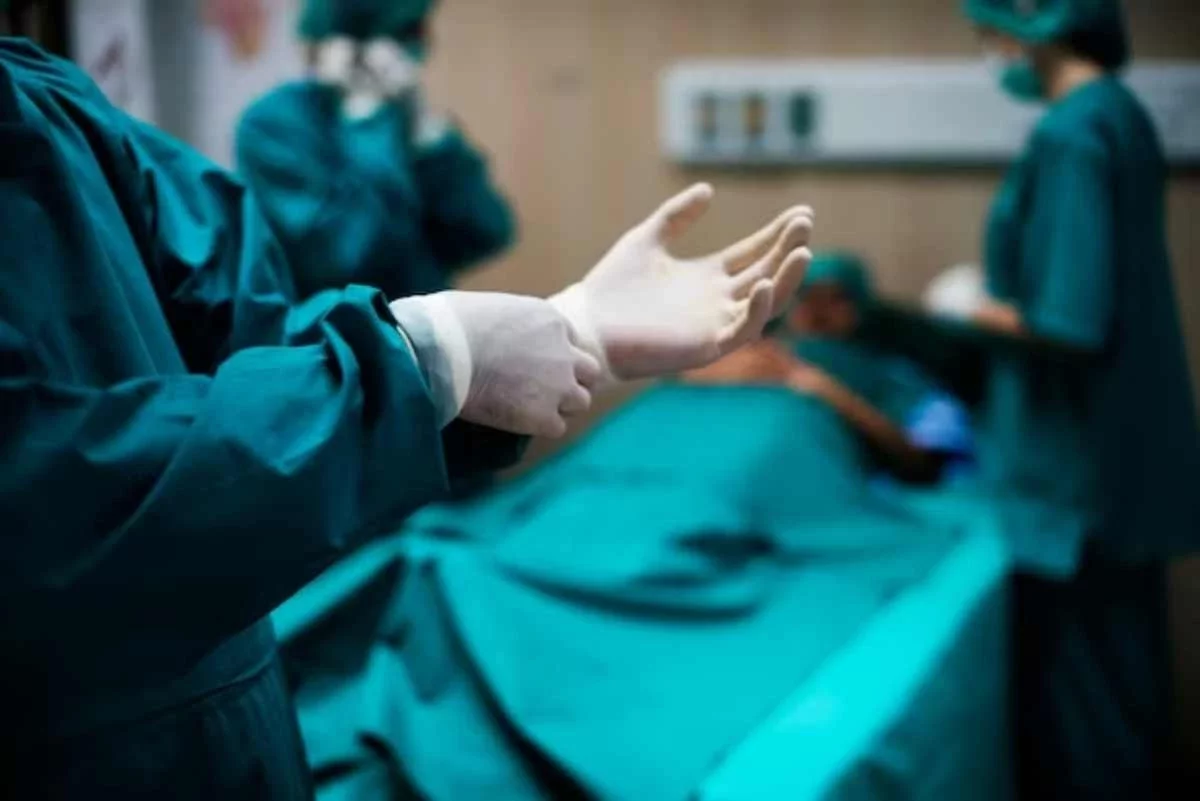Науқас 2 млн теңге өндіріп алды: Қызылордада дәрігер арнайы рұқсатсыз қауіпті онкологиялық ота жасаған