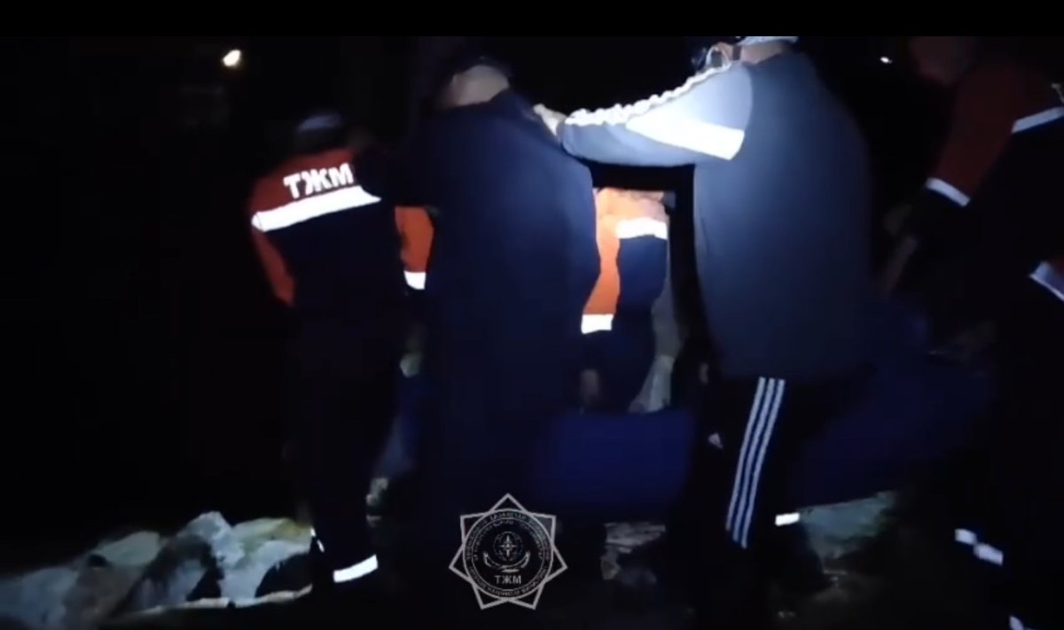 Мужчину с травмой ноги спустили с горы в Акмолинской области