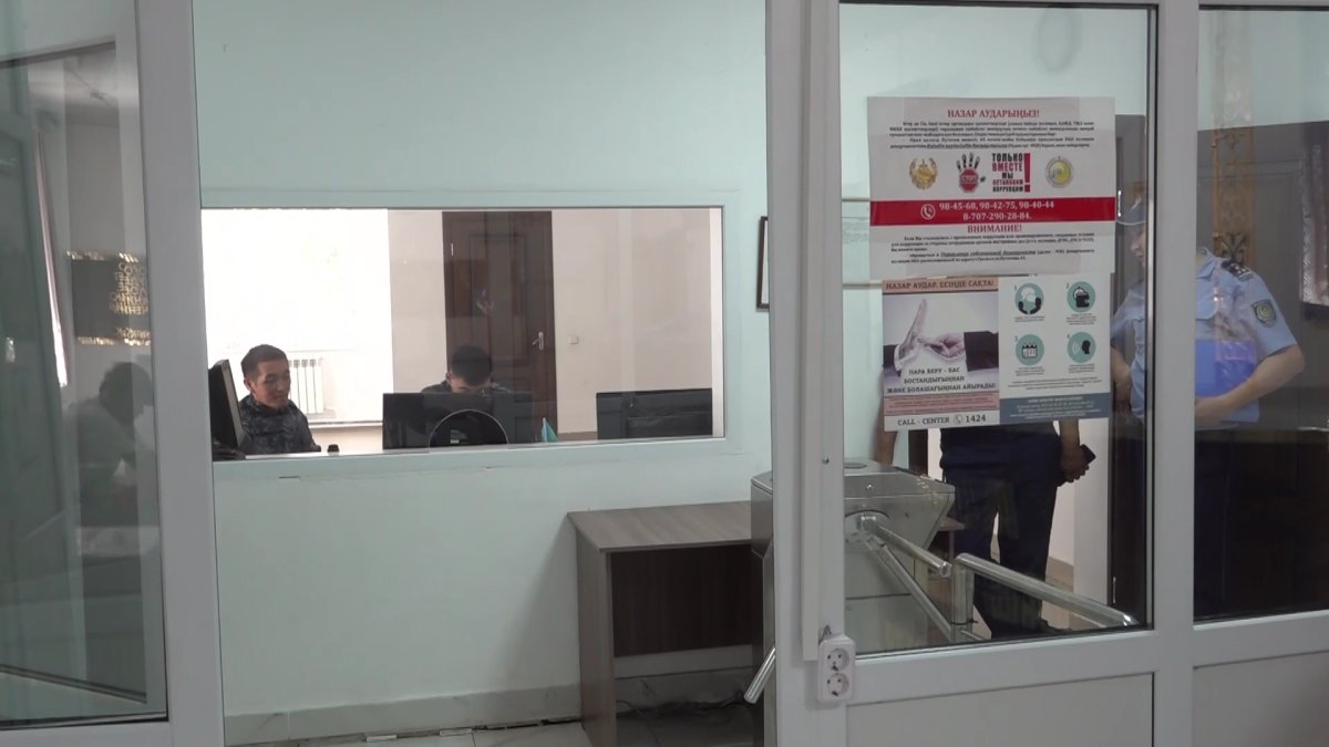 Полицейский получил огнестрельное ранение в здании Департамента полиции ЗКО