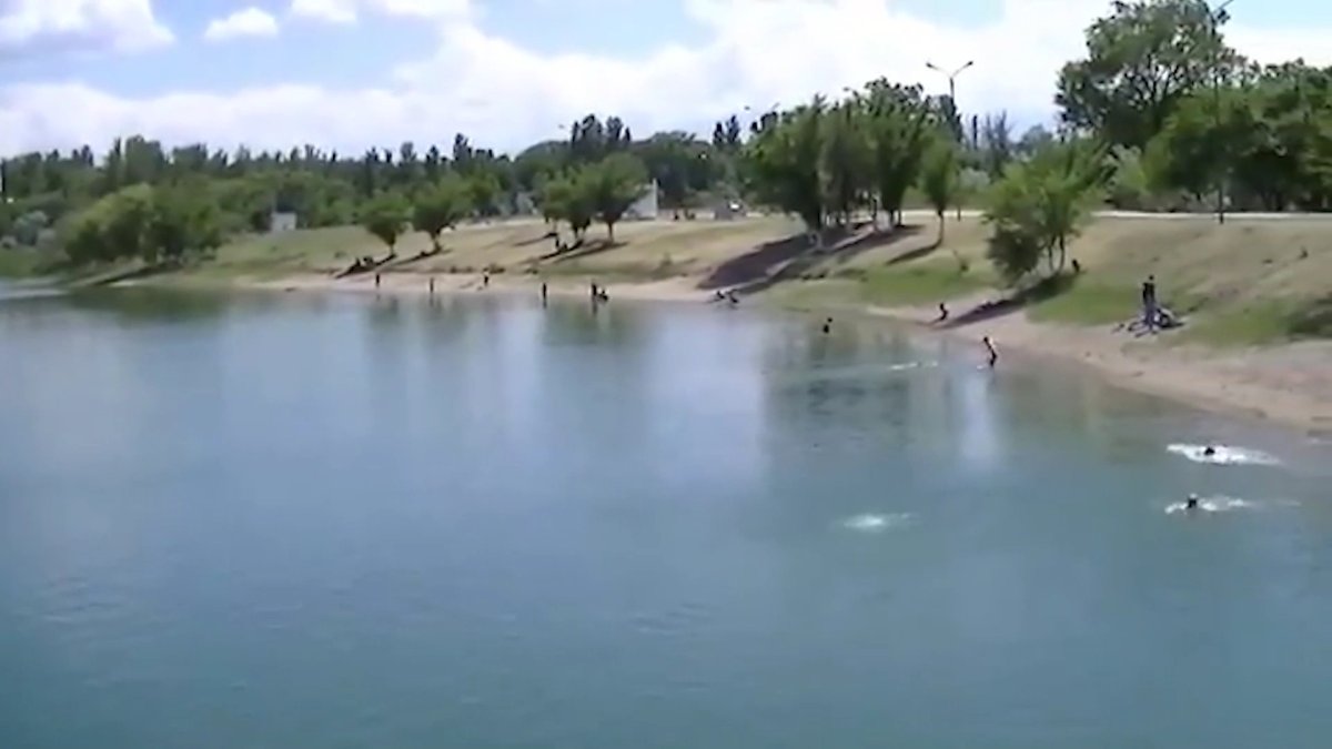 Тараз тұрғындары жаздың аптап ыстығында шомылатын жер таппай жүр