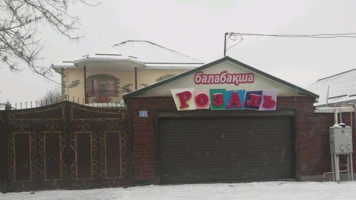 Таразда тізімде жоқ балалар үшін 4 жыл бойы ақша алып келген  жекеменшік балабақша басшысы сотталды