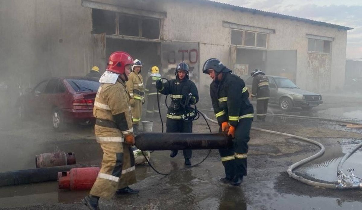 Взрыв на СТО предотвратили в Таразе: сотрудник в больнице с ожогами