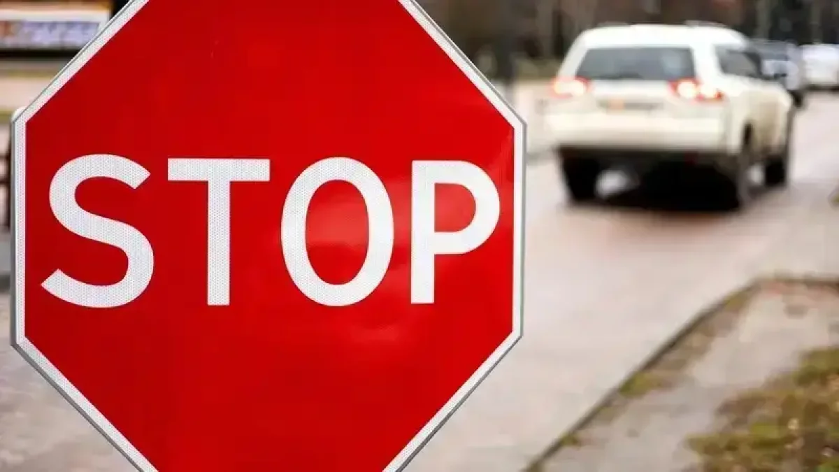 Атырауда тағы бір жолдың қозғалысына шектеу енгізілді