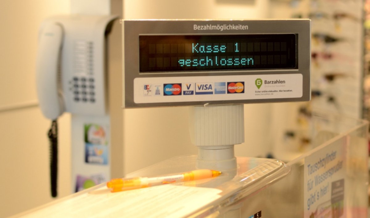 Костанаец угрожал ножом продавцу магазина ради 20 тысяч тенге из кассы