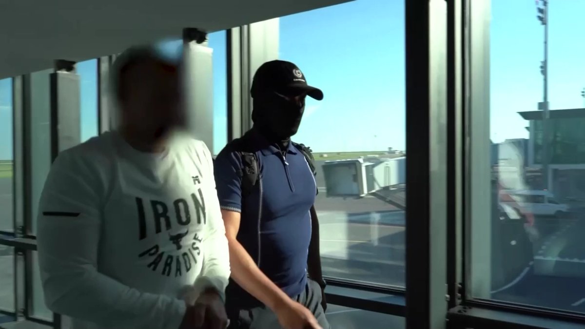 Взял 50 млн за доставку авто и сбежал на 13 лет: мошенника вернули из ОАЭ в Казахстан