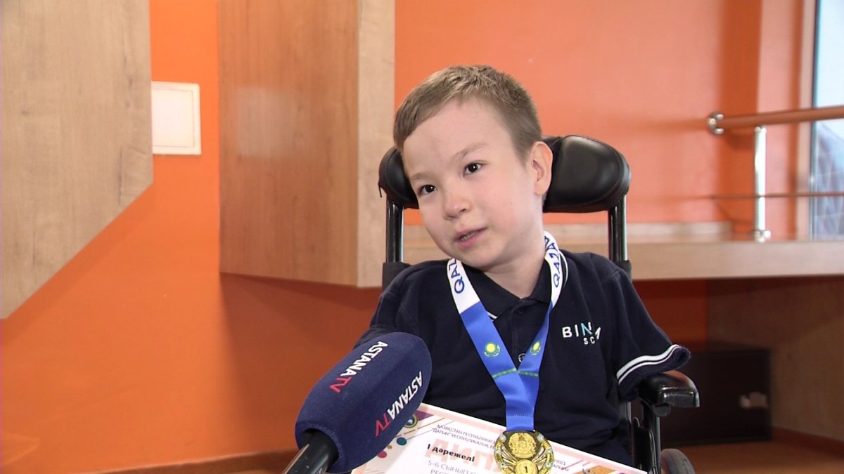 “Мен әлемді жақсартқым келеді”,-Гиннестің рекордтар кітабына енген оқушы