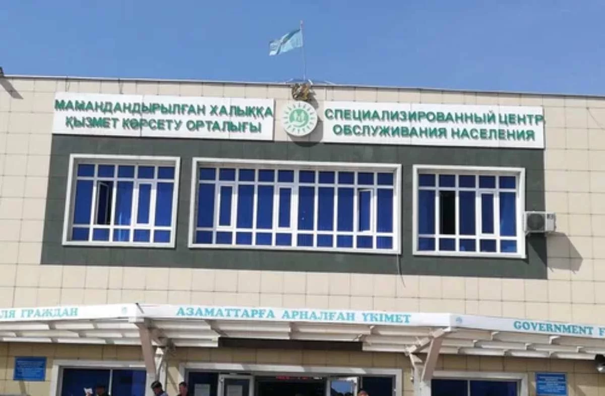 "930 мың теңге алған": Алматыда жүргізуші куәліктерін сатқан ХҚКО қызметкері ұсталды