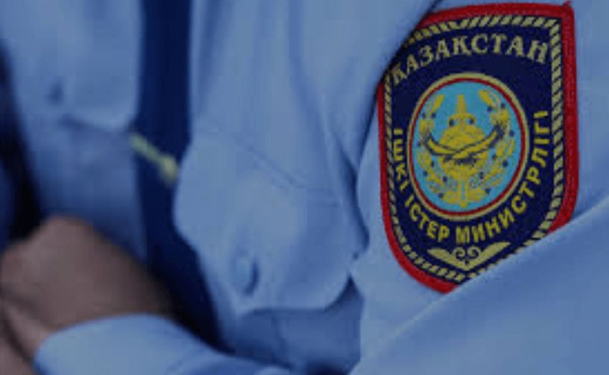 Оралда көліктегі мас жолаушы полицейлерге қарсылық көрсеткен