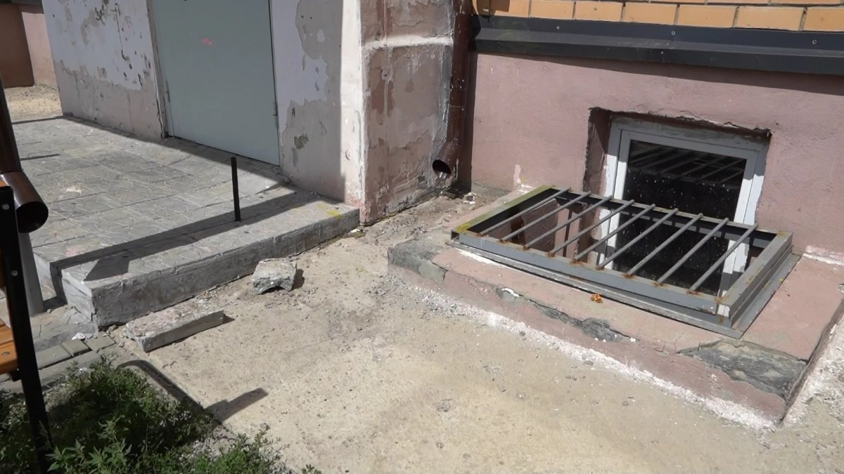 Қостанай билігі сапасыз әлеуметтік баспана салған мердігермен соттасады