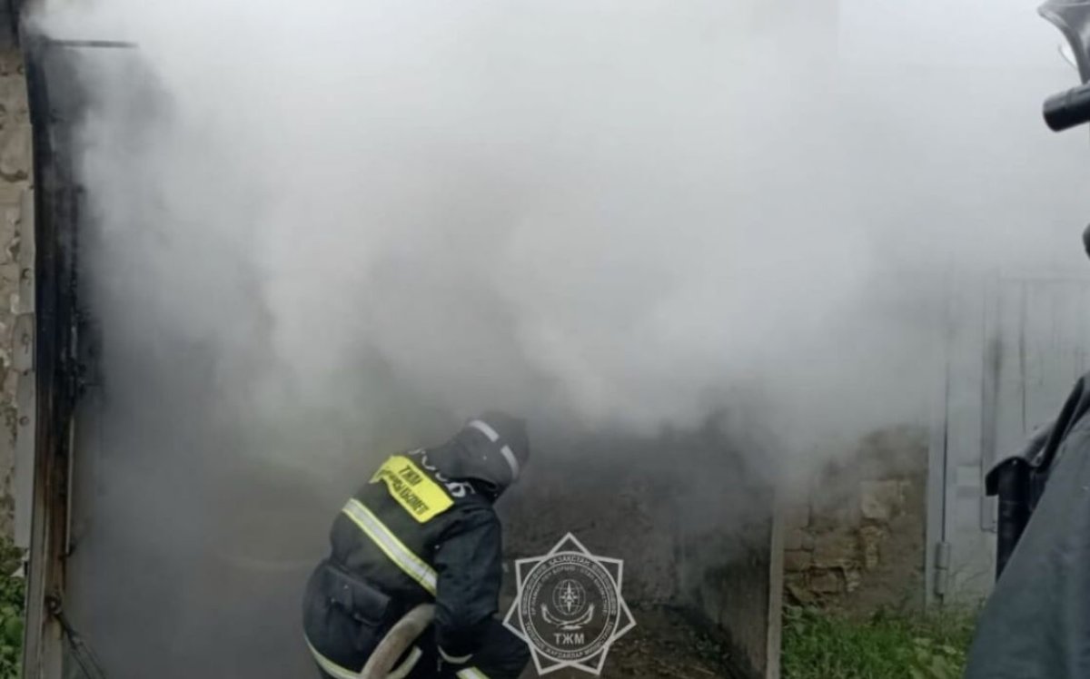 Қандыағашта гараждар өртеніп кетті