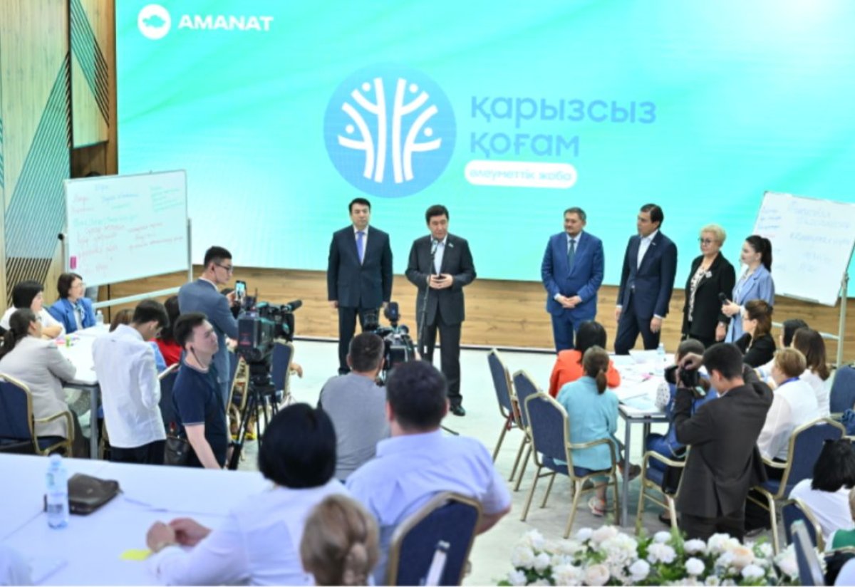 AMANAT партиясы оқушылар мен студенттердің қаржылық сауаттылығын арттыру үшін 7500 мұғалімді даярлайды