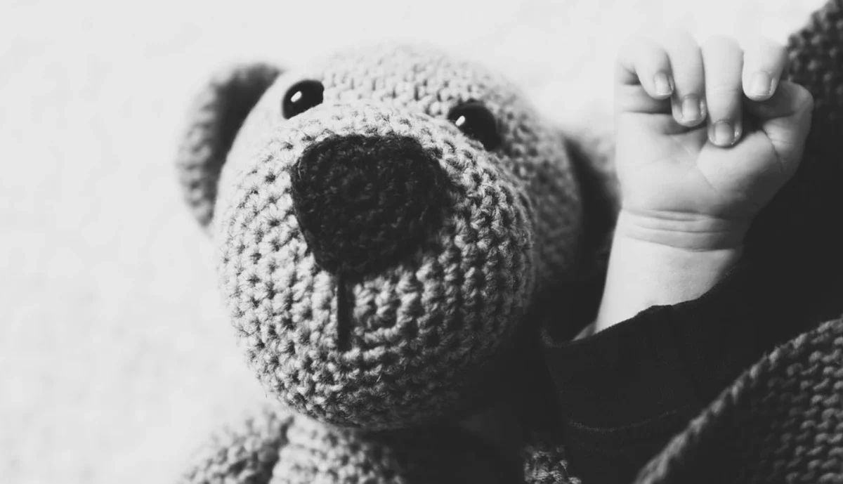 Семейде күтушінің күйеуі 4 жастағы баланы өлтіріп, денесін әжетханаға тастай салған: Ол өмір бойына бас бостандығынан айырылды